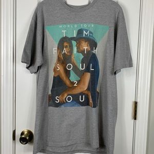 Tim & Faith World Tour Soul to Soul tee shirt size large. Grey short sleeved